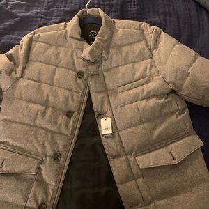 BRAND NEW (with tags) Light Gray johnnie-O Quilted Jacket (Men's Medium)
